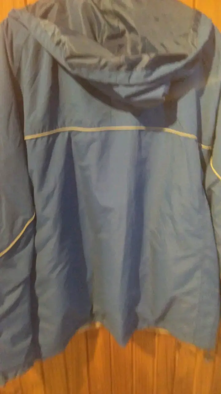 Chaqueta azul con capucha para hombre - 2