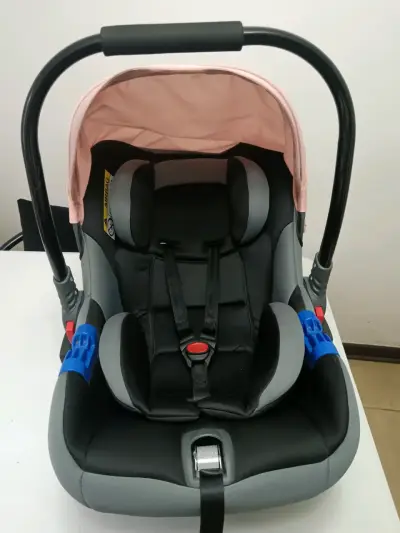 Silla huevito de color rosado para auto - miniatura 1