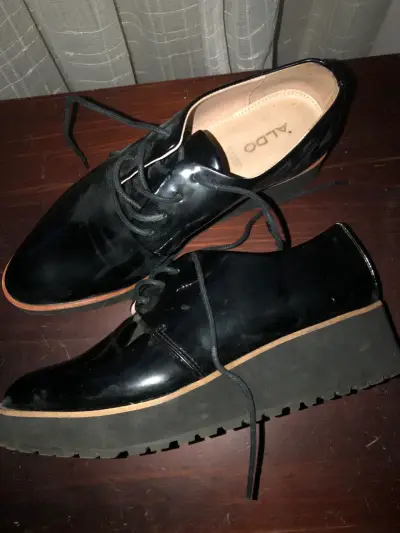 Zapatos de charol negro con plataforma Aldo - miniatura 2