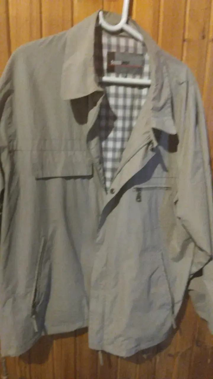 Chaqueta beige para hombre con forro a cuadros