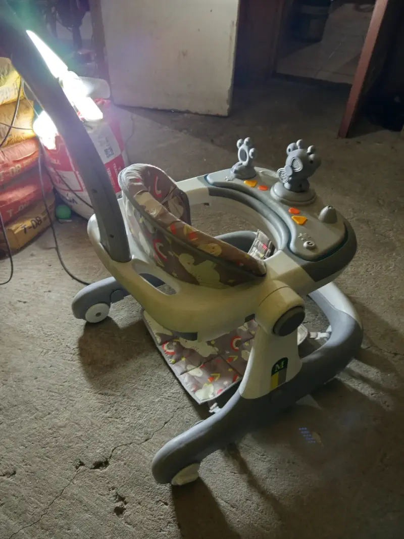 Andador de bebé con juguetes interactivos - 3