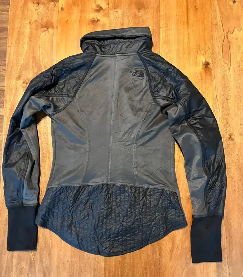 Chaqueta deportiva negra con cierre verde - 2