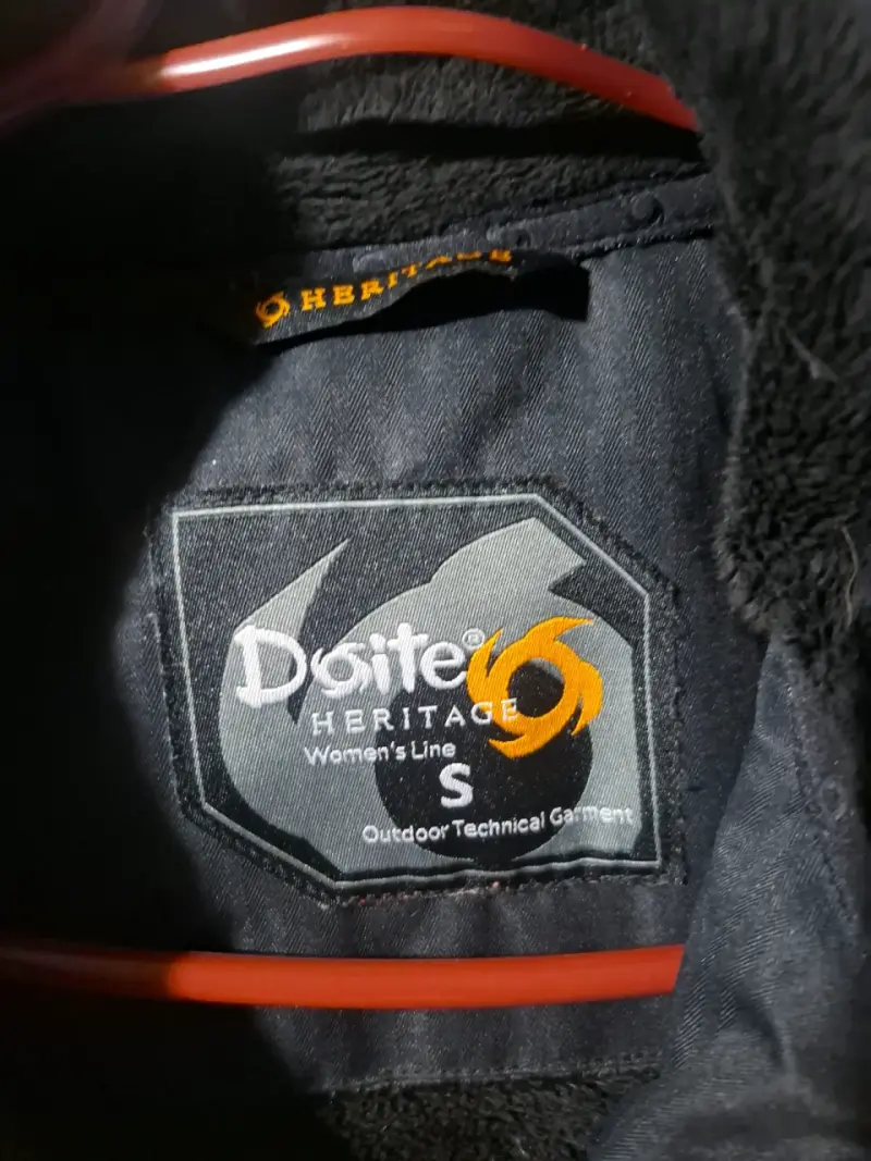Parka negra con capucha para mujer - 2