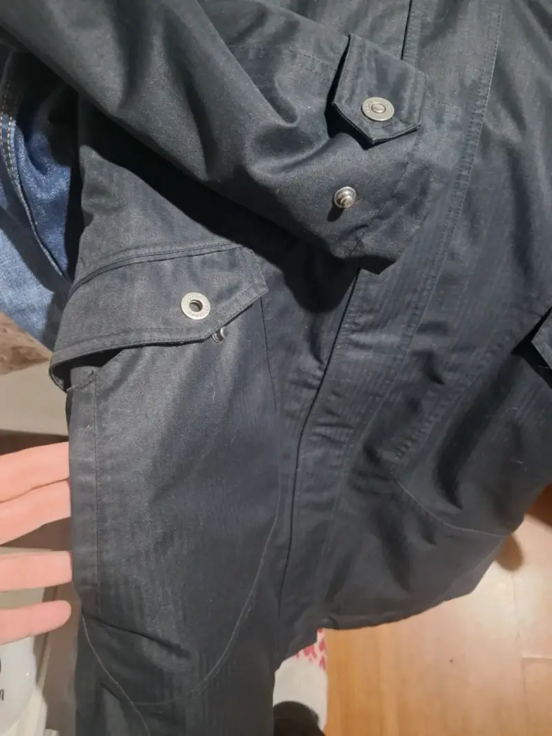 Parka negra con capucha para mujer - 3