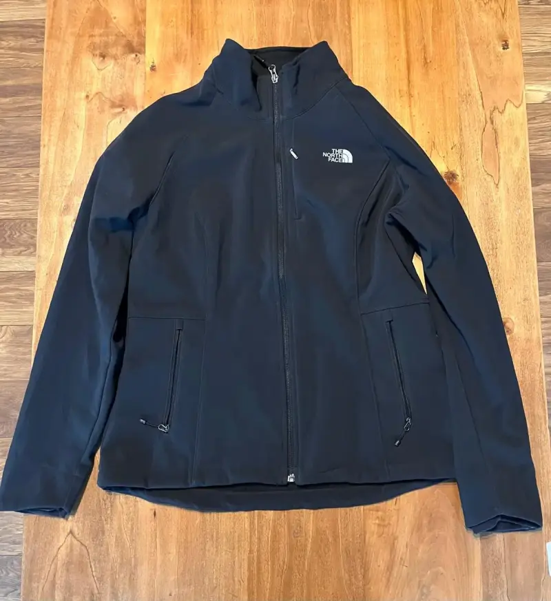 Chaqueta softshell negra The North Face para mujer
