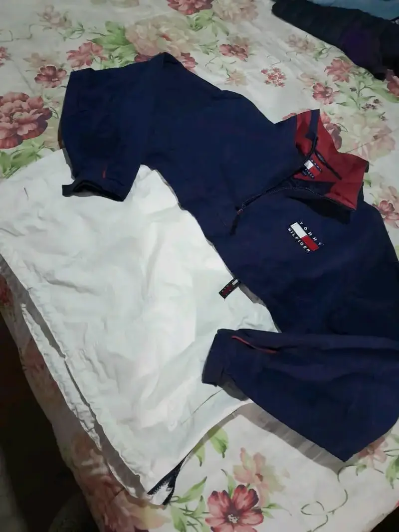 Chaqueta azul Tommy Hilfiger con logo bordado - 1