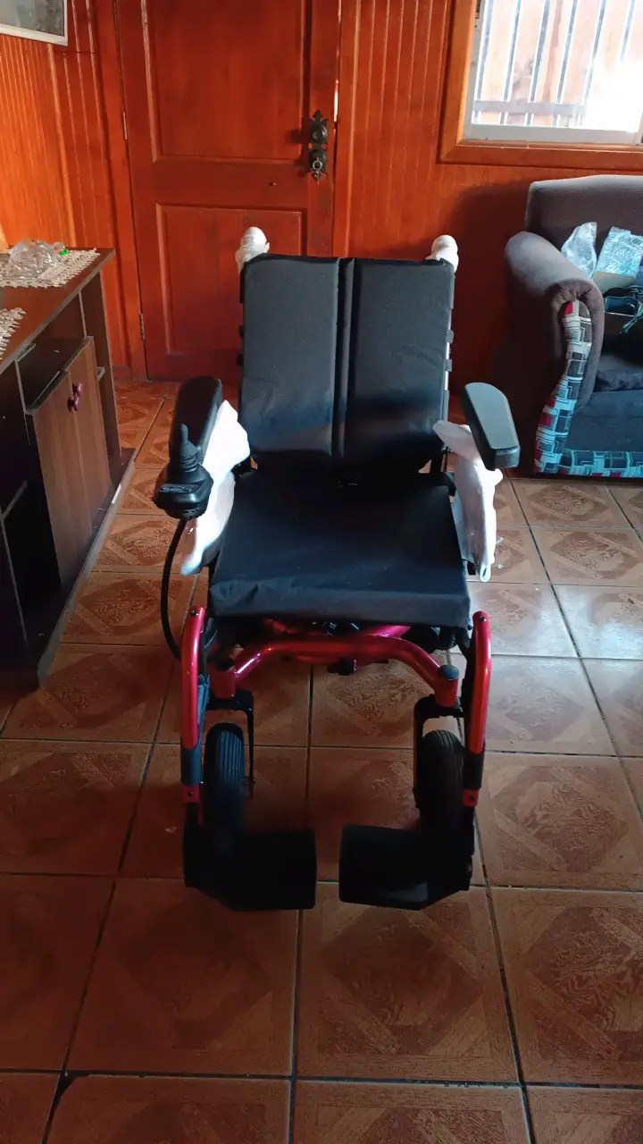 Silla de ruedas eléctrica plegable roja