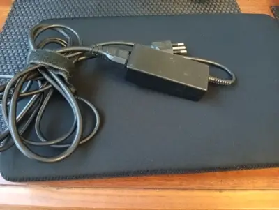 Laptop HP con pantalla de 15 pulgadas y cargador - miniatura 6