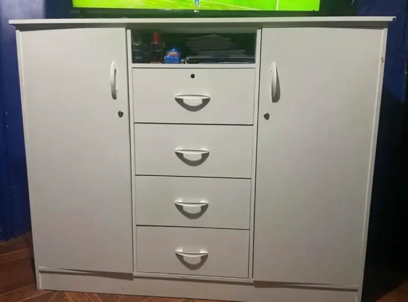 Cómoda de Madera Blanca con Cajones y Puertas - 1