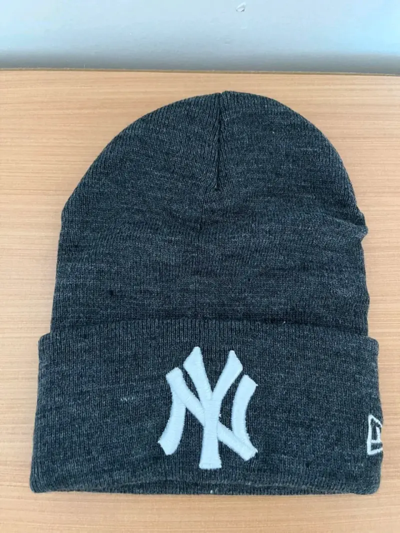 Gorros de lana con logos de equipos deportivos - 3