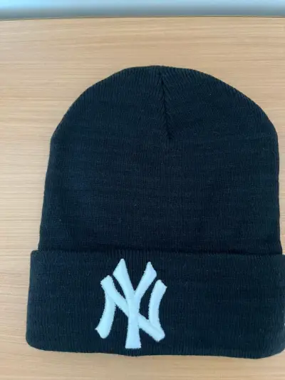 Gorros de lana con logos de equipos deportivos - miniatura 4