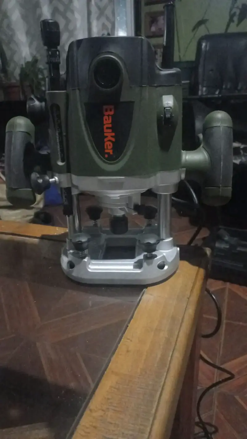 Fresadora Eléctrica Bauker 1500W con Accesorios - 2