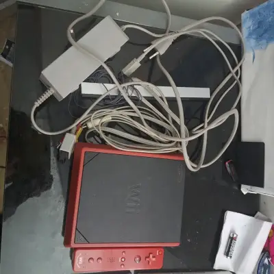 Consola Nintendo Wii Mini Roja LIBERADA - miniatura 1