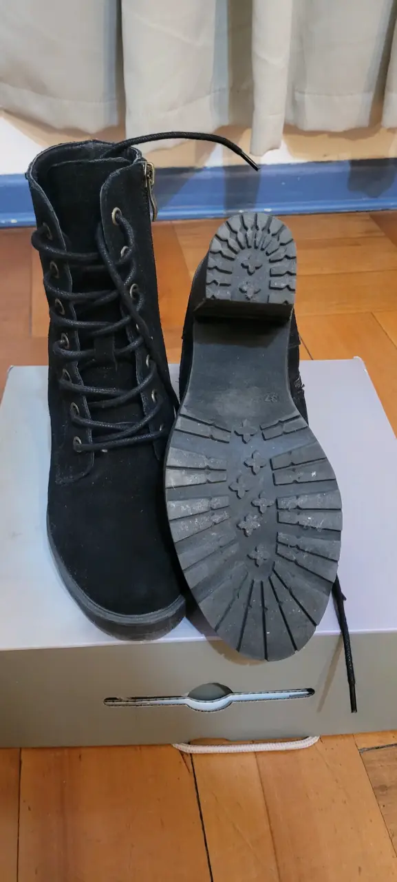 Botines negros de gamuza con taco grueso - 2