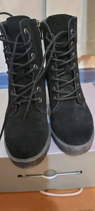 Botines negros de gamuza con taco grueso - miniatura 3