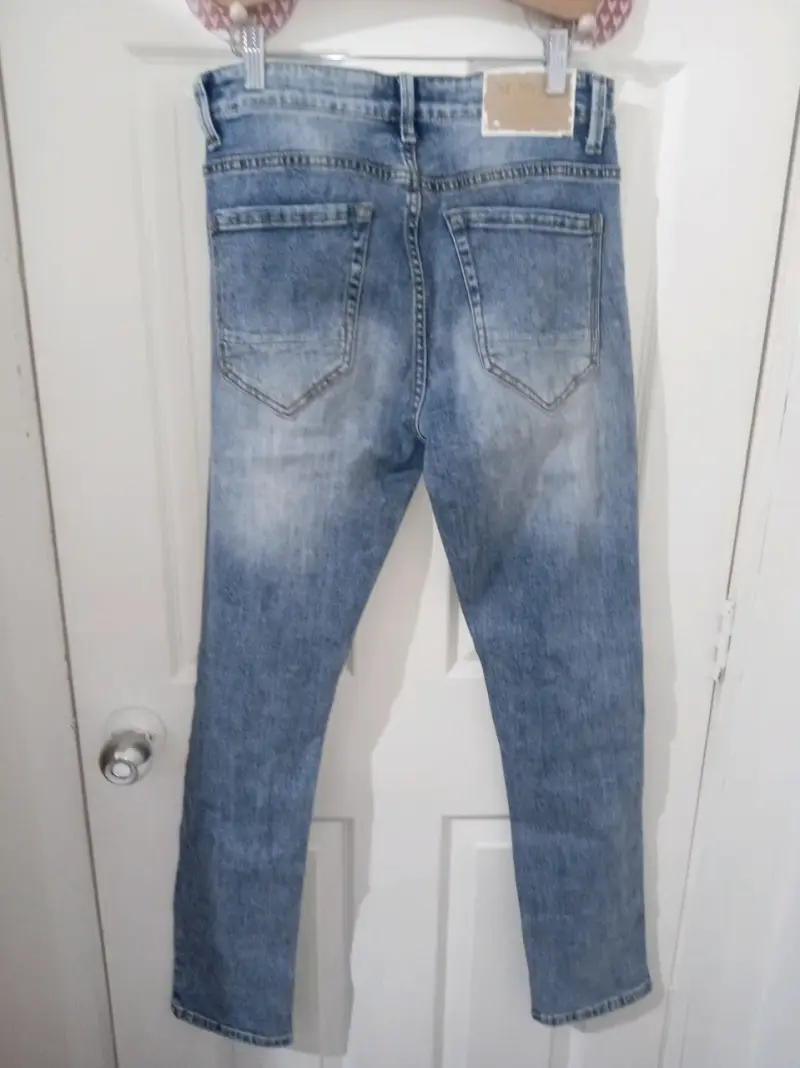 Jeans de mezclilla rasgados para hombre - 2