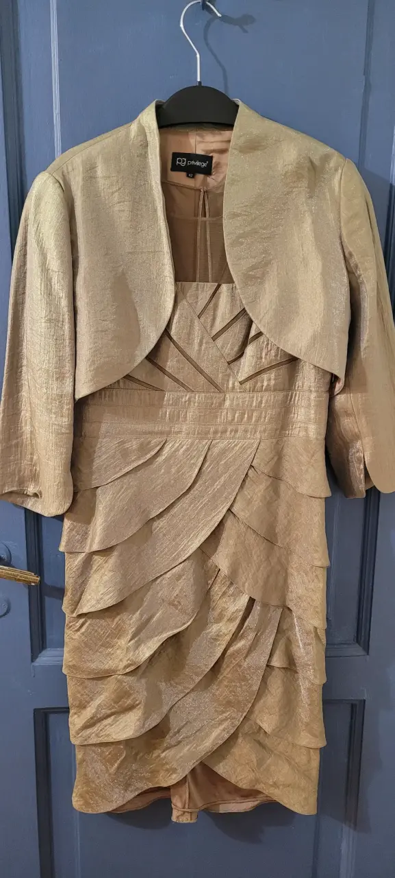 Vestido dorado con bolero Privilege talla 42 - 1