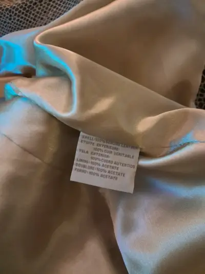 Abrigo de cuero sintético con diseño de serpiente Liz Claiborne - miniatura 5