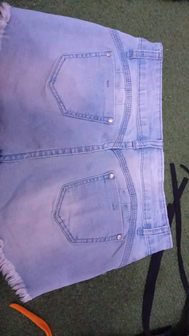 Shorts de mezclilla con detalles metálicos - 2