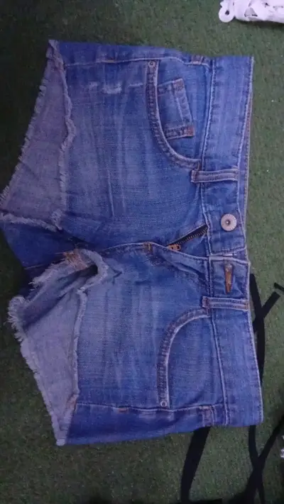 Shorts de mezclilla con detalles metálicos - miniatura 5