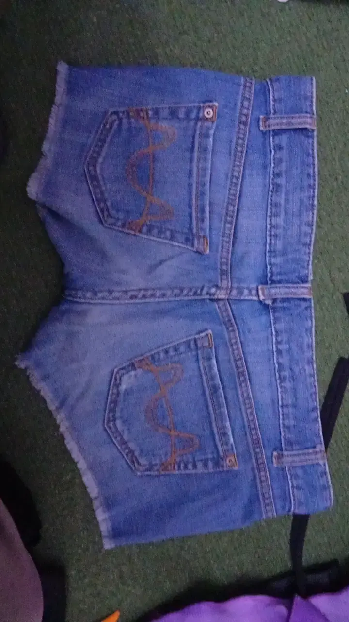 Shorts de mezclilla con detalles metálicos - 6