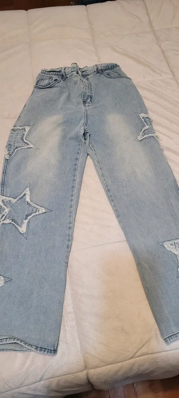 Jeans de mezclilla con diseño y cargo - 1