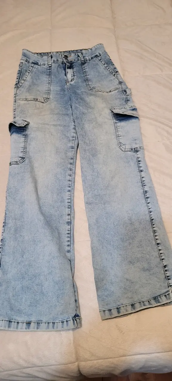 Jeans de mezclilla con diseño y cargo - 2