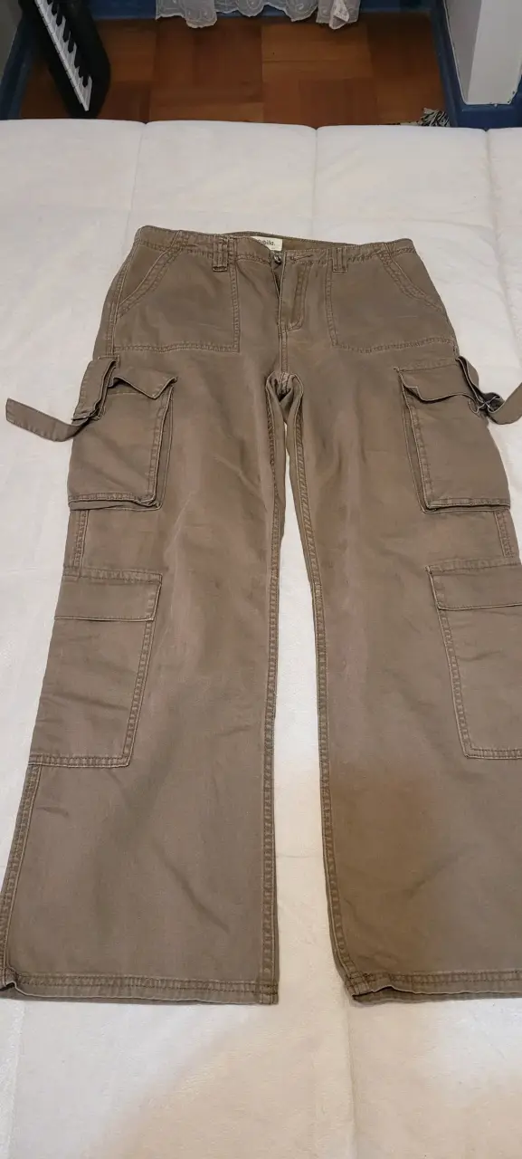 Jeans de mezclilla con diseño y cargo - 4