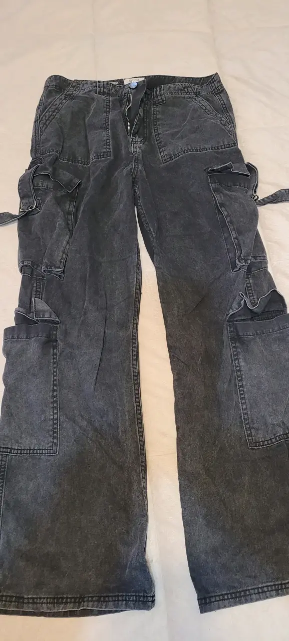 Jeans de mezclilla con diseño y cargo - 5