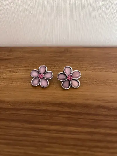 Aros de flor rosada réplica estilo Hermione - miniatura 3