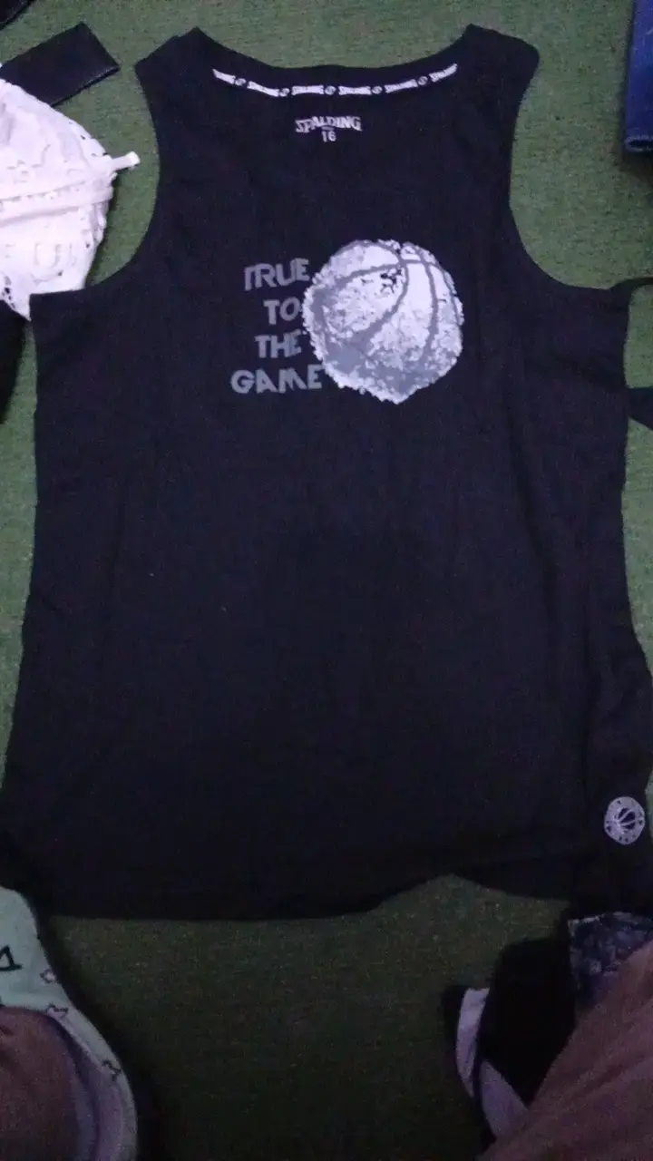 Polera sin mangas Spalding negra para deporte