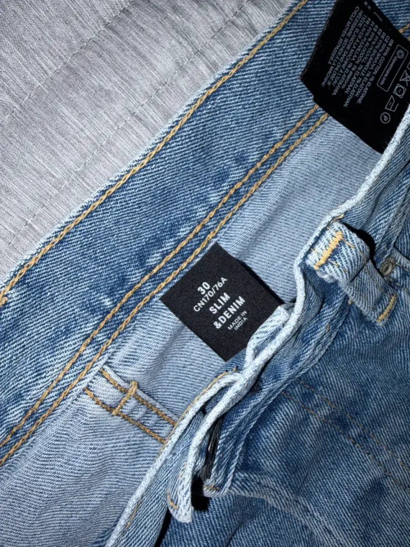 Jeans de mezclilla azul claro para hombre - 2