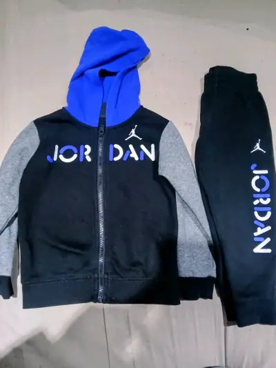 Conjunto deportivo niño Jordan azul y negro - miniatura 1