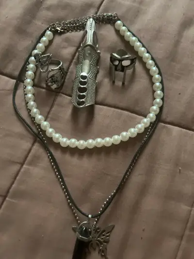 Conjunto de joyería alternativa con anillos y collares - miniatura 1