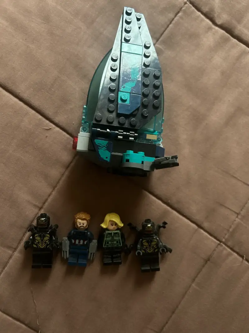Set de figuras de acción tipo LEGO con nave - 4