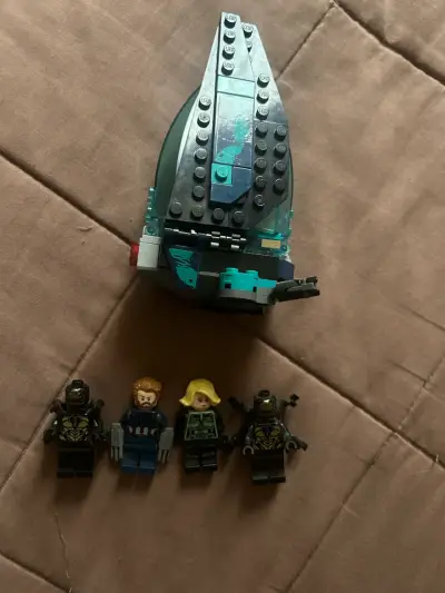 Set de figuras de acción tipo LEGO con nave - miniatura 4