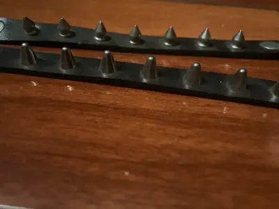 Pulseras de cuero con púas metálicas - miniatura 2
