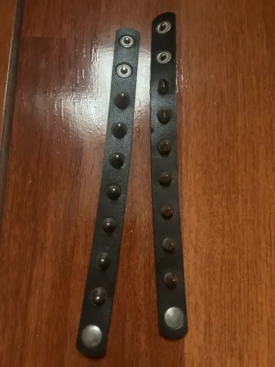 Pulseras de cuero con púas metálicas - miniatura 3