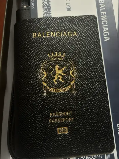 Portapasaporte Balenciaga de cuero negro - miniatura 2
