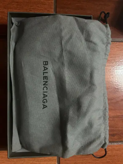 Portapasaporte Balenciaga de cuero negro - miniatura 5