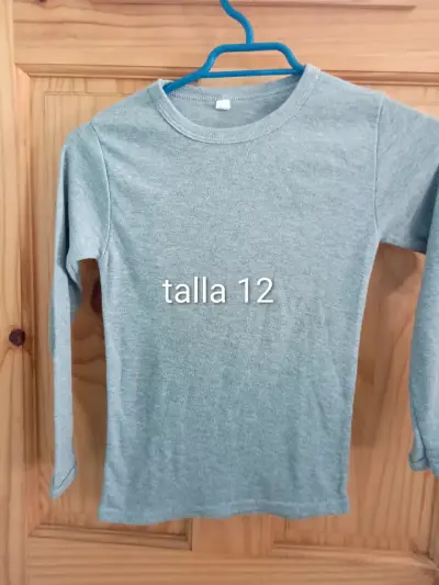 Conjunto de ropa para niño talla 12-14 - miniatura 2