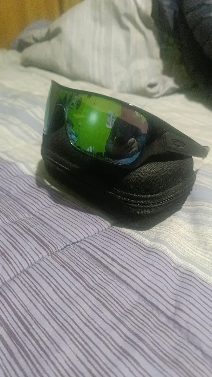 Gafas de Sol Deportivas Oakley con Estuche - 1