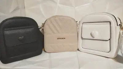 Cartera de mano azul con lazo decorativo - miniatura 2