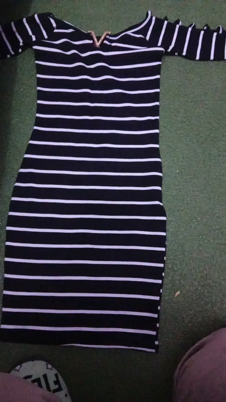 Vestido ajustado a rayas blanco y negro
