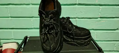 Zapatillas negras de plataforma - miniatura 3