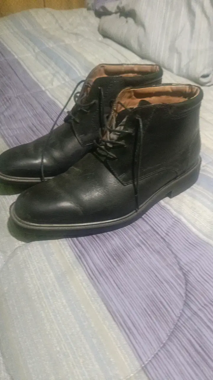 Botines de cuero negro para hombre en buen estado - 1