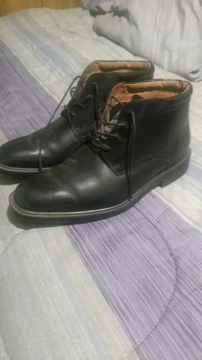 Botines de cuero negro para hombre en buen estado - miniatura 1
