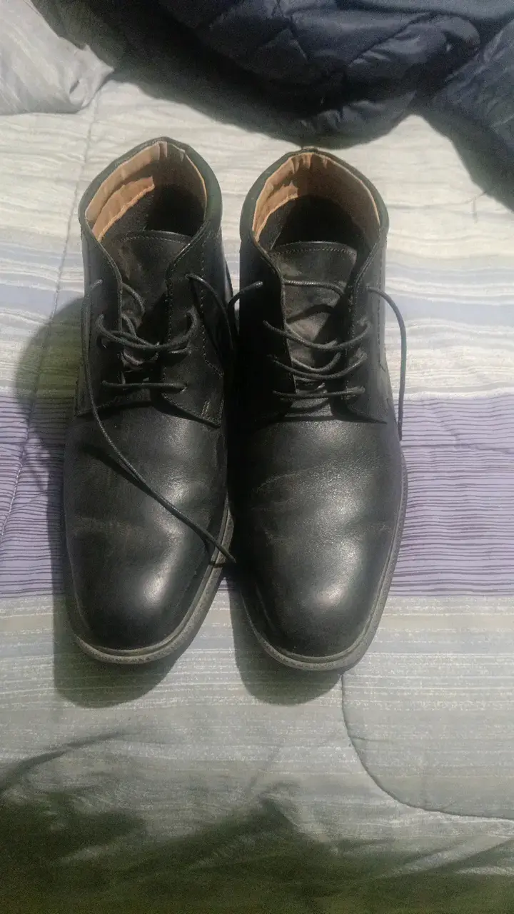 Botines de cuero negro para hombre en buen estado - 2