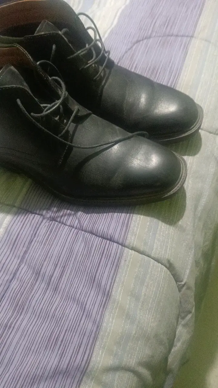 Botines de cuero negro para hombre en buen estado - 3