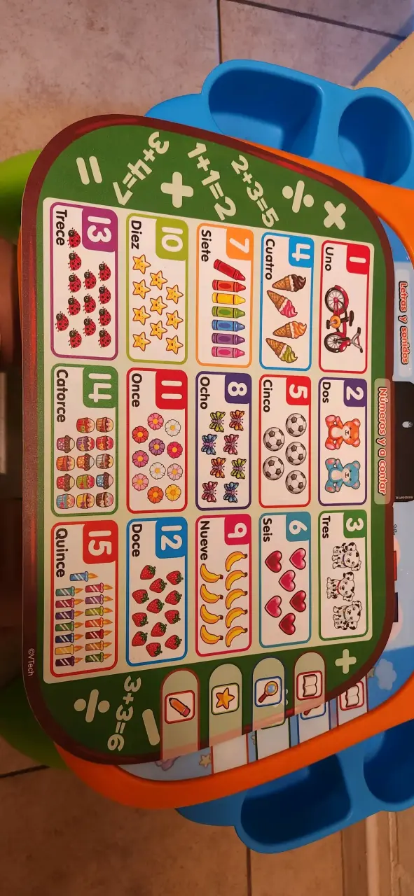 Mesa de actividades infantil con silla y juegos interactivos - 2